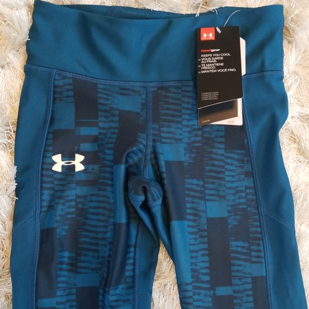 Women's reflective heat gear compression leggings.